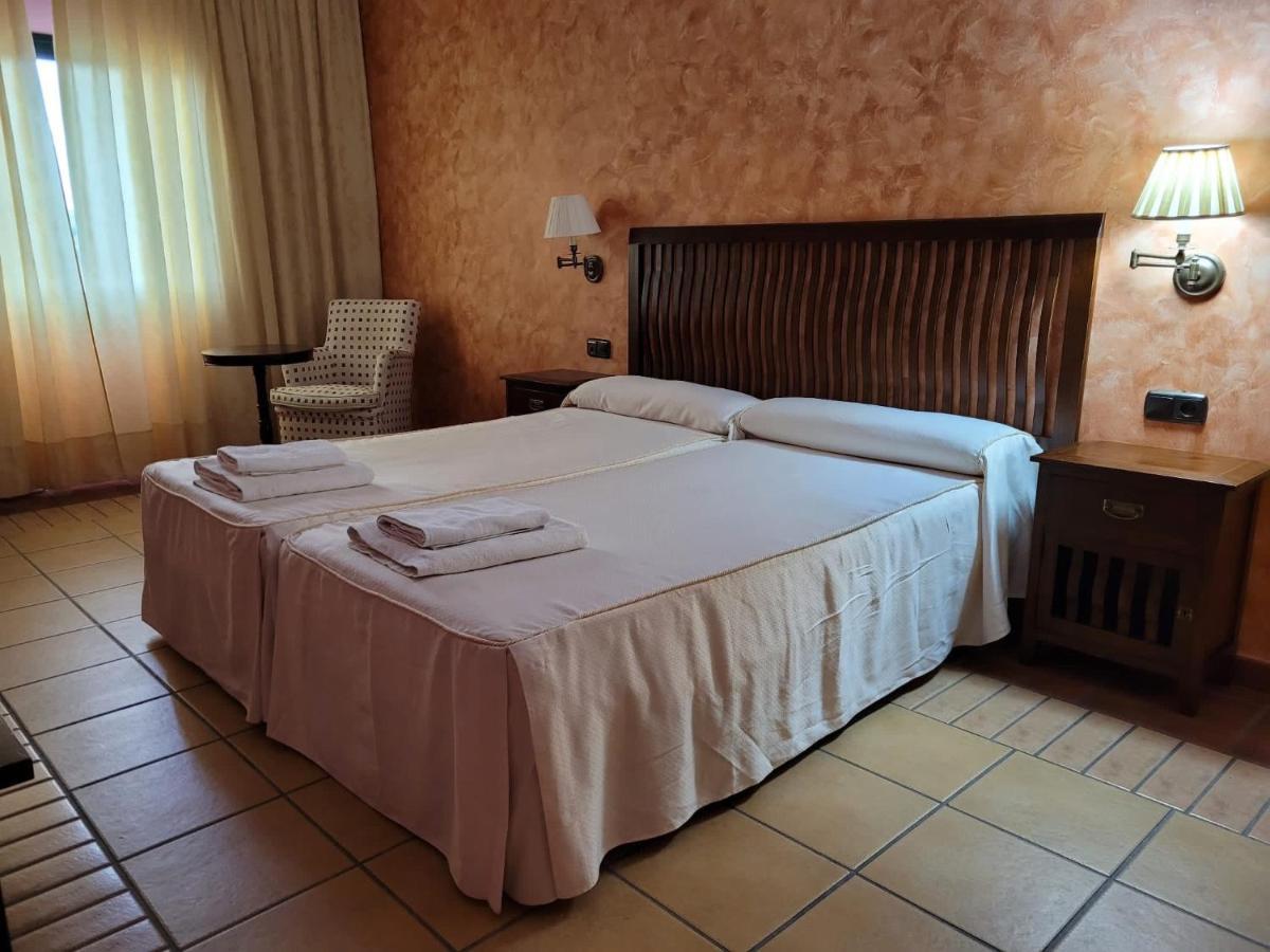 Hospedium Hotel Dona Mafalda De Castilla プラセンシア エクステリア 写真