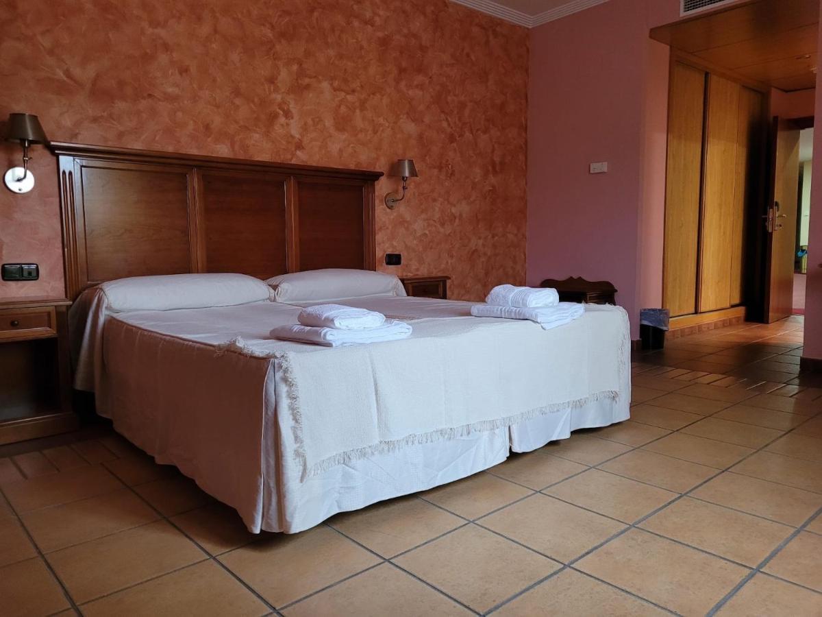 Hospedium Hotel Dona Mafalda De Castilla プラセンシア エクステリア 写真