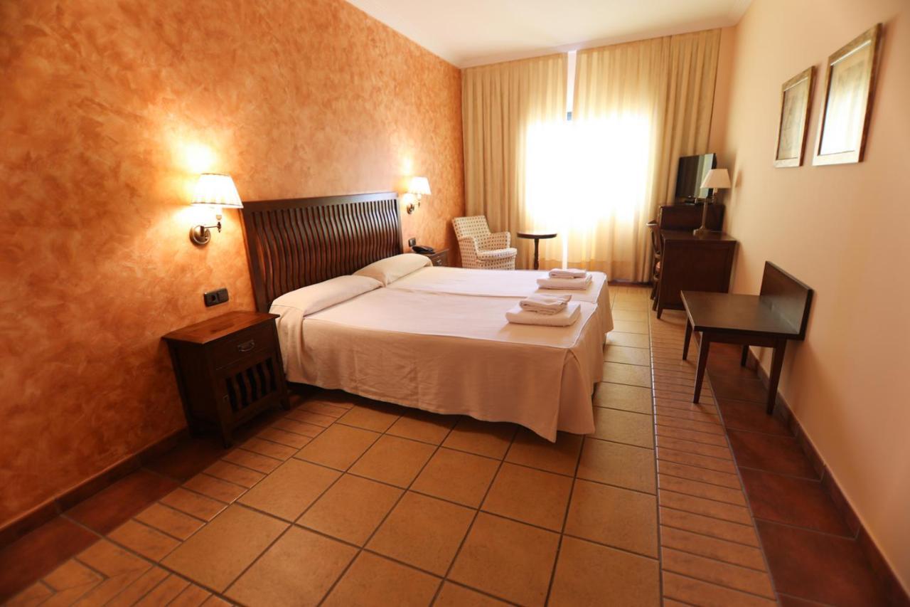 Hospedium Hotel Dona Mafalda De Castilla プラセンシア エクステリア 写真