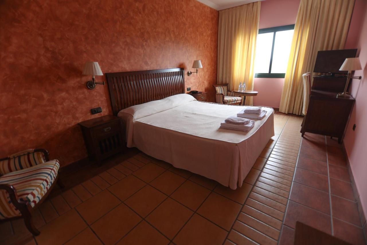 Hospedium Hotel Dona Mafalda De Castilla プラセンシア エクステリア 写真