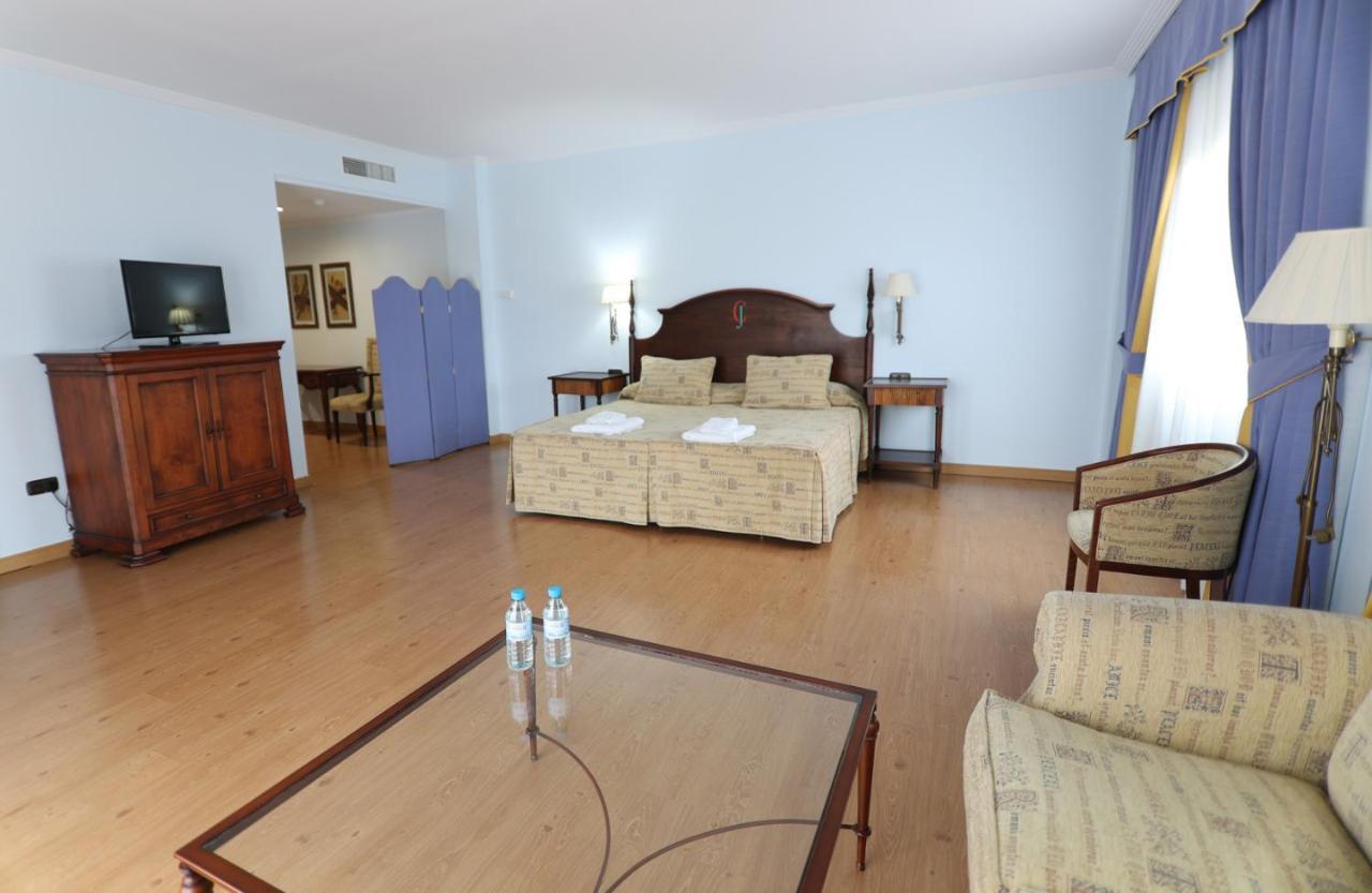 Hospedium Hotel Dona Mafalda De Castilla プラセンシア エクステリア 写真