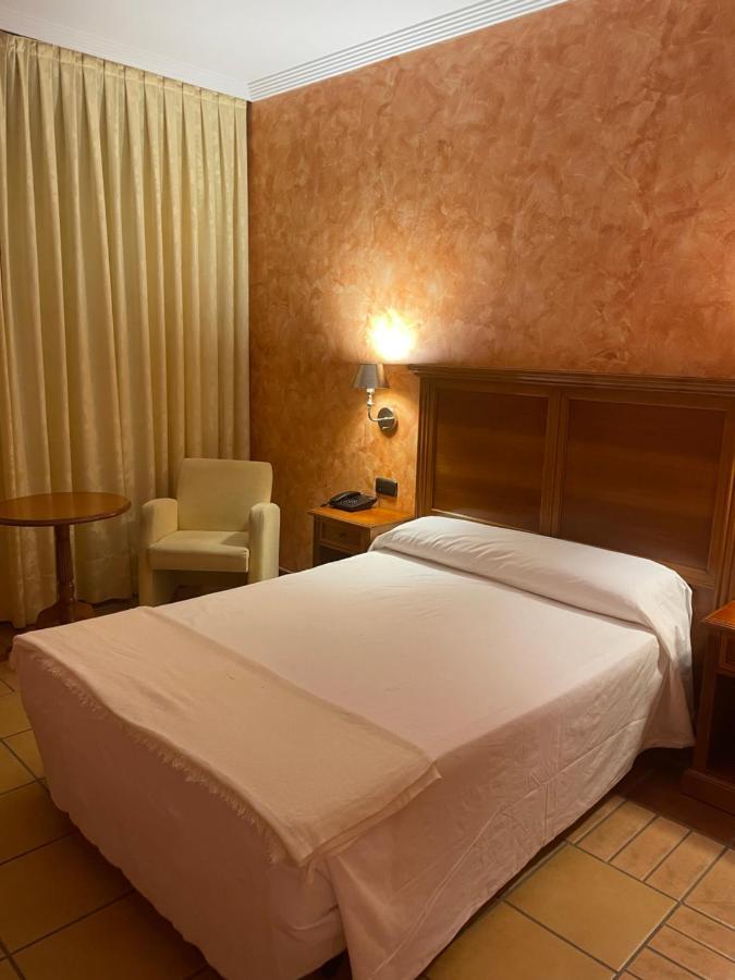Hospedium Hotel Dona Mafalda De Castilla プラセンシア エクステリア 写真