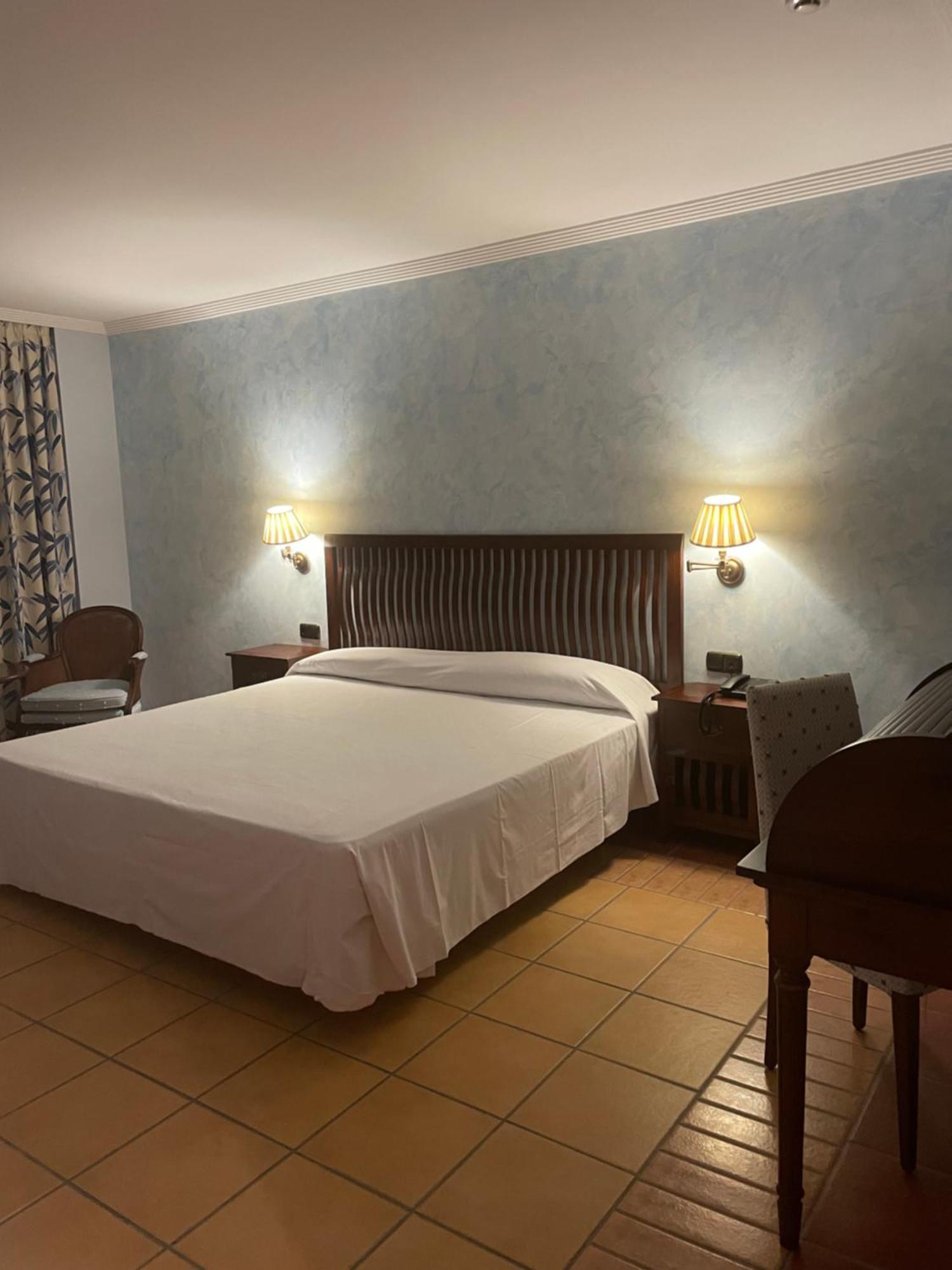 Hospedium Hotel Dona Mafalda De Castilla プラセンシア エクステリア 写真